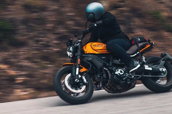 Ducati Scrambler 1100 Tribute PRO 2022 Test