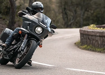 Erster Test der Harley-Davidson Low Rider ST Erster Test der Harley-Davidson Low Rider ST
