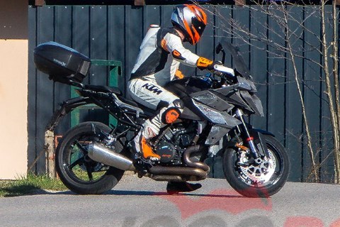 KTM 1290 Super Duke GT 2024 Erlkönig gesichtet