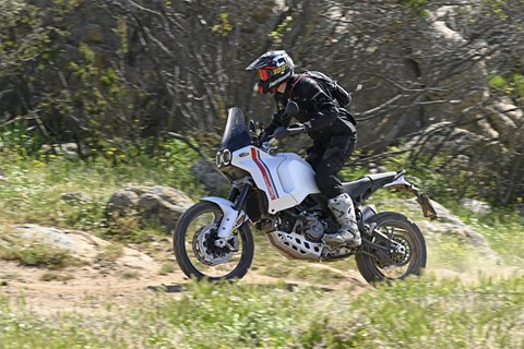 Ducati DesertX Test auf Landstraße und im Gelände 