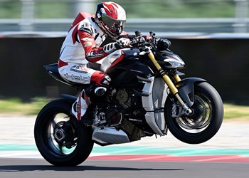 Ducati Streetfighter V4 SP 2022 Test Ducati Streetfighter V4 SP 2022 Test