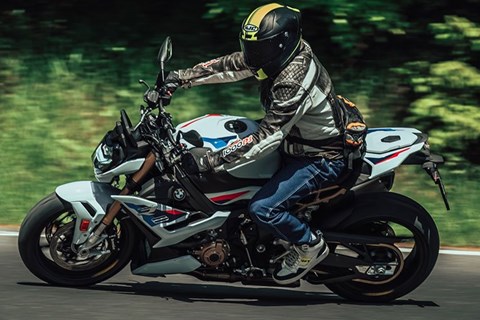 Power Naked Bike Vergleich 2022 - BMW S 1000 R
