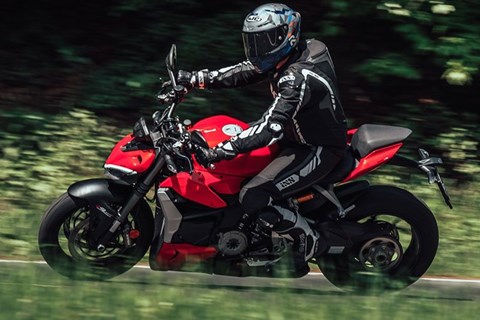 Power Naked Bike Vergleich 2022 - Ducati Streetfighter V2