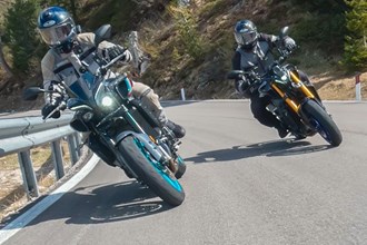 Yamaha MT-10 vs. Yamaha MT-09 SP im Vergleichs-Test 2022 Yamaha MT-10 vs. Yamaha MT-09 SP im Vergleichs-Test 2022