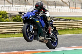 Noch aktuell? Yamaha R1 beim Masterbike Vergleich 2022 Noch aktuell? Yamaha R1 beim Masterbike Vergleich 2022