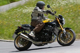 Kawasaki Z900RS SE vs. Z900RS Test 2022 Kawasaki Z900RS SE vs. Z900RS Test 2022