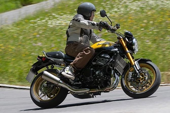 Kawasaki Z900RS SE vs. Z900RS Test 2022 Kawasaki Z900RS SE vs. Z900RS Test 2022