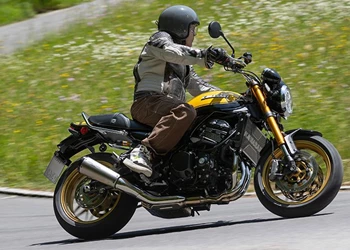 Kawasaki Z900RS SE vs. Z900RS Test 2022 Kawasaki Z900RS SE vs. Z900RS Test 2022