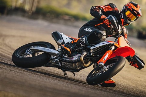 63 PS Supermoto! Neue KTM 450 SMR 2023