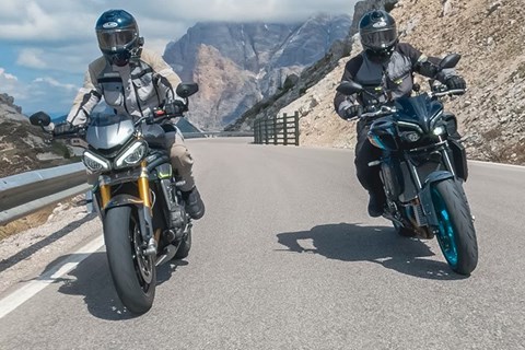 Triumph Speed Triple 1200 RS vs Yamaha MT-10 Vergleichs-Test 2022