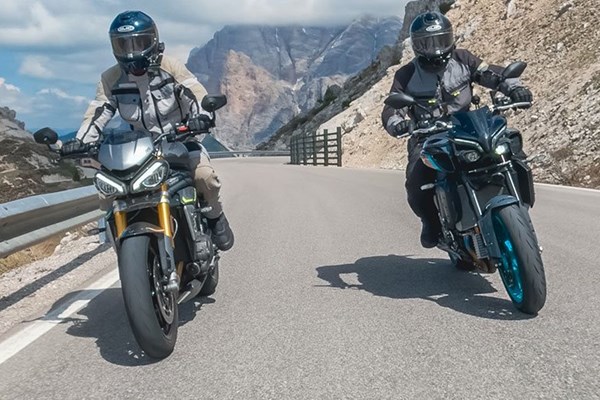Triumph Speed Triple 1200 RS vs Yamaha MT-10 Vergleichs-Test 2022