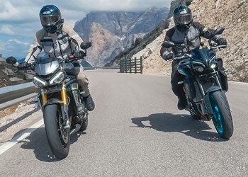 Triumph Speed Triple 1200 RS vs Yamaha MT-10 Vergleichs-Test 2022 Triumph Speed Triple 1200 RS vs Yamaha MT-10 Vergleichs-Test 2022