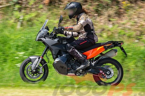 Erste Fahrbilder vom KTM 890 Adventure S Erlkönig!