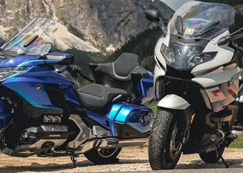 Honda GL1800 Gold Wing vs. BMW K 1600 GT Vergleichs-Test 2022 Honda GL1800 Gold Wing vs. BMW K 1600 GT Vergleichs-Test 2022