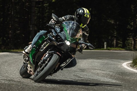 Kawasaki Ninja H2 SX SE Test im Hyper-Touring Vergleich 2022