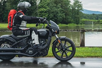 Indian Scout Rogue: Test des Schurken-Cruisers auf der Landstraße Indian Scout Rogue: Test des Schurken-Cruisers auf der Landstraße