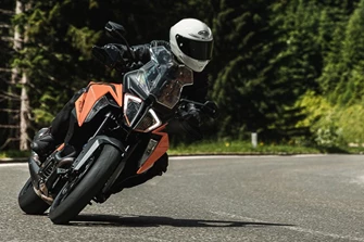 KTM 1290 Super Duke GT Test im Hyper-Touring Vergleich 2022 KTM 1290 Super Duke GT Test im Hyper-Touring Vergleich 2022