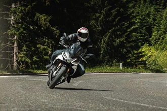 Aprilia Tuono V4 im Hyper-Touring Vergleichstest 2022 Aprilia Tuono V4 im Hyper-Touring Vergleichstest 2022