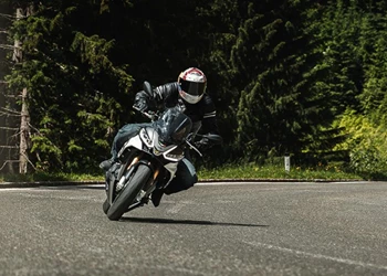 Aprilia Tuono V4 im Hyper-Touring Vergleichstest 2022 Aprilia Tuono V4 im Hyper-Touring Vergleichstest 2022