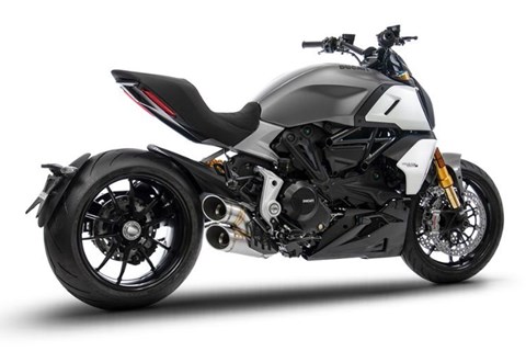 Full Kit-Auspuffanlage für die Ducati Diavel 1260 von Zard