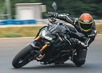 Kawasaki Z900 SE 2022 Test auf der Rennstrecke Kawasaki Z900 SE 2022 Test auf der Rennstrecke