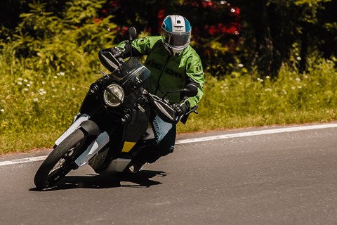 Husky Norden 901 im Vergleich mit Ducati und Honda - Straße only