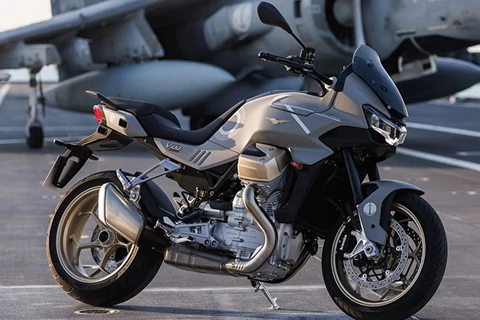 Ready for takeoff! Moto Guzzi V100 Mandello Aviazione Navale 2023 Ready for takeoff! Moto Guzzi V100 Mandello Aviazione Navale 2023