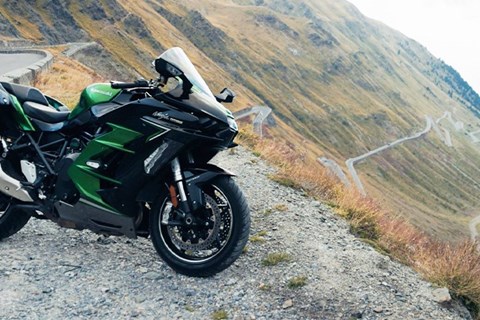 Kawasaki Ninja H2 SX SE 2022 Reise-Test in den Südtiroler Alpen