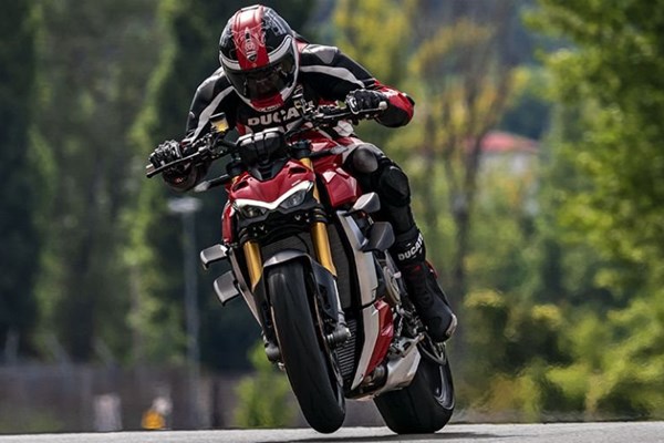 Der V4-Motor im Motorrad - Vorteile & Nachteile!