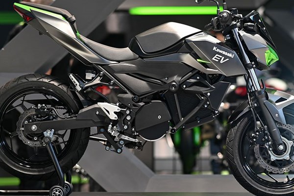 Kawasaki EV Prototyp auf der INTERMOT 2022
