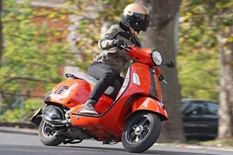 Vespa GTS 125 und GTS 300 Test 2023 - Update für die Ikone Vespa GTS 125 und GTS 300 Test 2023 - Update für die Ikone