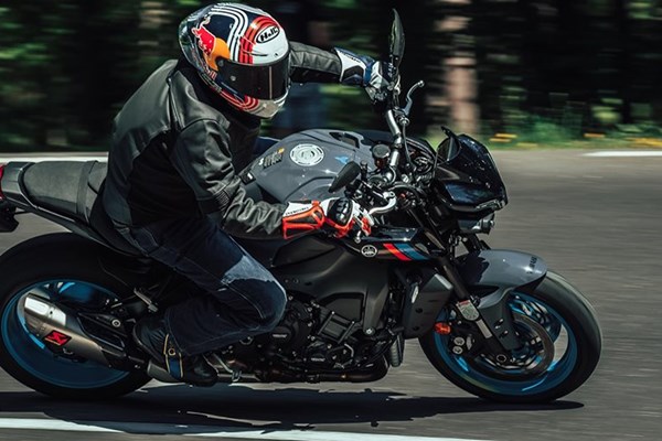 Akrapovic Slip-On Titanium auf Yamaha MT-10 Test 2022