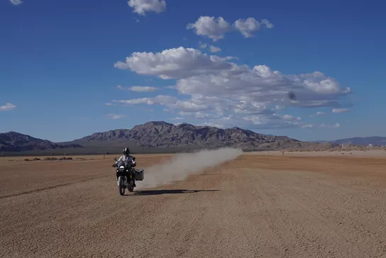 Traveling the USA by motorcycle is one of the most worthwhile entries on your bucket list. Even a road trip in a rental car gives you incredible insights into this huge and diverse country. With a motorcycle, you go one step further. You delve even deeper. Here are 5 reasons why you should definitely travel the USA by motorcycle!