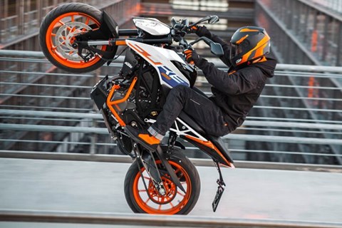 KTM 125 Duke & 390 Duke 2023