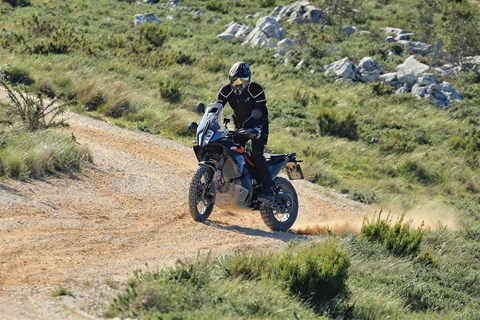 Neue KTM 890 Adventure für 2023 im ersten Test 