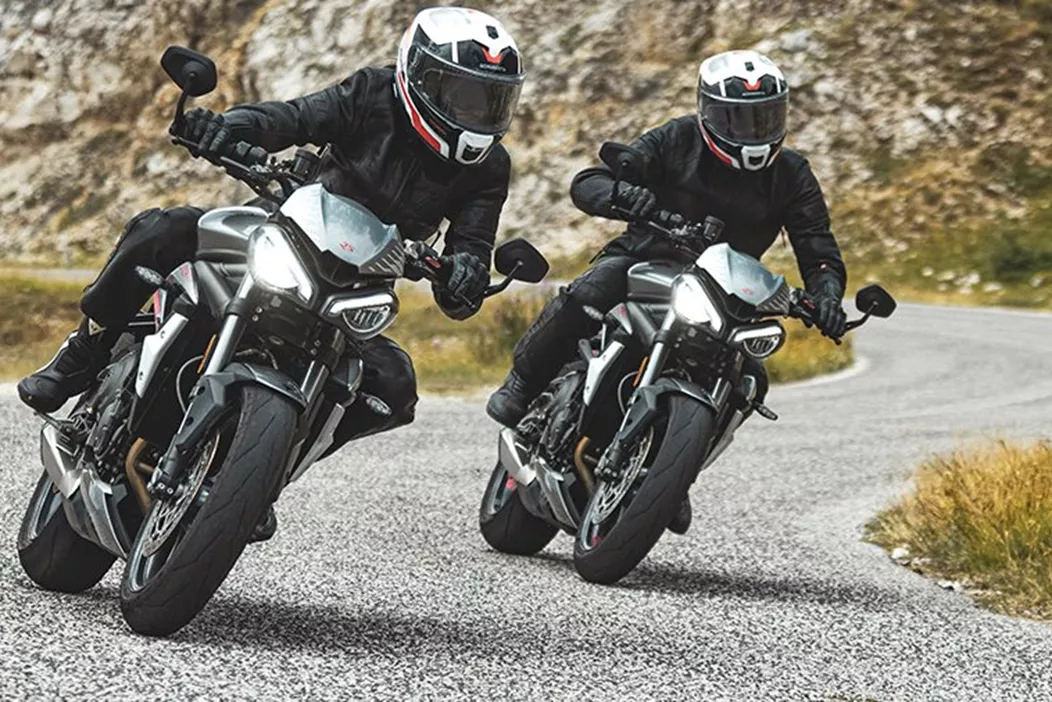 As the successor to the long-serving S2, the S3 is Schuberth's next step in the sport touring segment and is the first full-face helmet from the Germans to meet the new ECE 22.06 standard. The S3 is designed to combine the performance and safety of a racing helmet with the comfort of a touring helmet - while still meeting the high standards in terms of safety, aerodynamics and aeroacoustics.