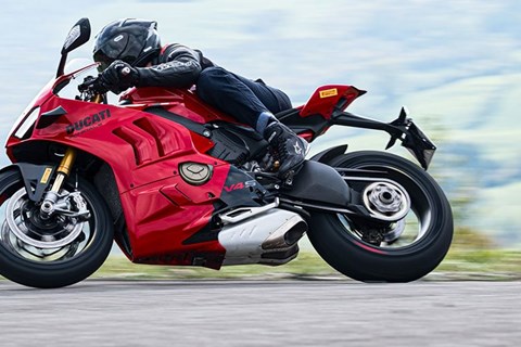 Der neue Pirelli DIABLO Supercorsa Reifen 2023