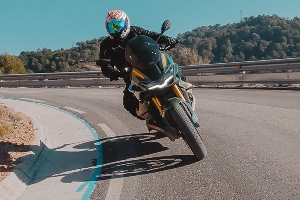 Moto Guzzi V100 Mandello S erster Test!