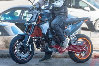 KTM 890 SMC und 890 Enduro Erlkönige 2025 KTM 890 SMC und 890 Enduro Erlkönige 2025