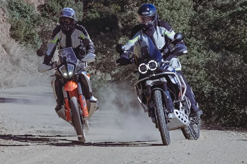 Ducati DesertX vs. KTM 890 Adventure R 2023 Vergleich & Test Ducati DesertX vs. KTM 890 Adventure R 2023 Vergleich & Test