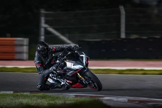 CFMOTO 450SR im Test CFMOTO 450SR im Test