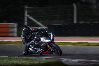 CFMOTO 450SR im Test CFMOTO 450SR im Test