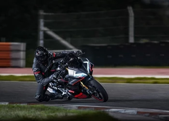 CFMOTO 450SR im Test CFMOTO 450SR im Test