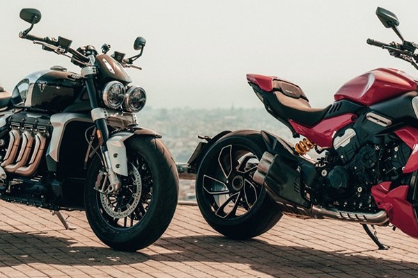Ducati Diavel V4 vs Triumph Rocket 3 R Vergleich 2023