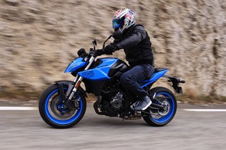 Suzuki GSX-8S erster Test 2023 – alle Fahreindrücke und Preise!