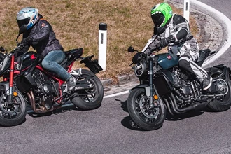 Honda Hornet 750 vs. Honda CB1000R Black Edition Vergleich 2023 Honda Hornet 750 vs. Honda CB1000R Black Edition Vergleich 2023
