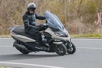 Piaggio MP3 530 hpe Exclusive Test 2023 Piaggio MP3 530 hpe Exclusive Test 2023