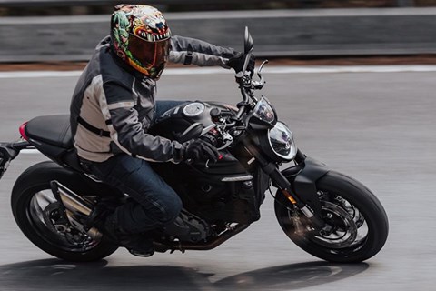 Ducati Monster 2023 - fünf Mid-Nakeds im Test!
