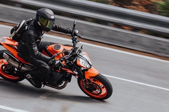 KTM 890 Duke GP 2023 - fünf Mittelklasse Naked Bikes im Vergleich KTM 890 Duke GP 2023 - fünf Mittelklasse Naked Bikes im Vergleich