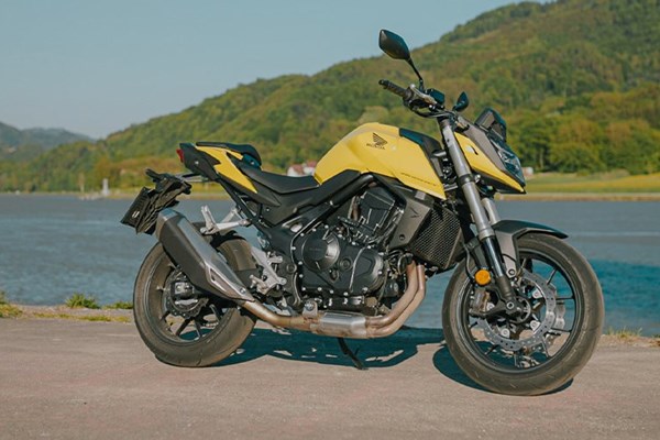 Neu und gleich die Beste? Honda Hornet Naked-Bike Vergleich 2023